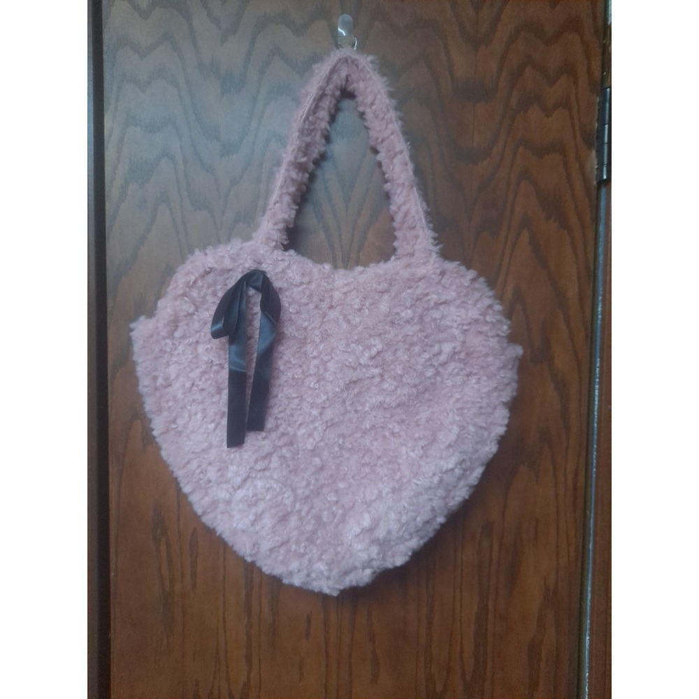 NWT Art Class Heart Shaped Shoulder Bag Luxurios Pink Sherpa Stylish Chic Purse